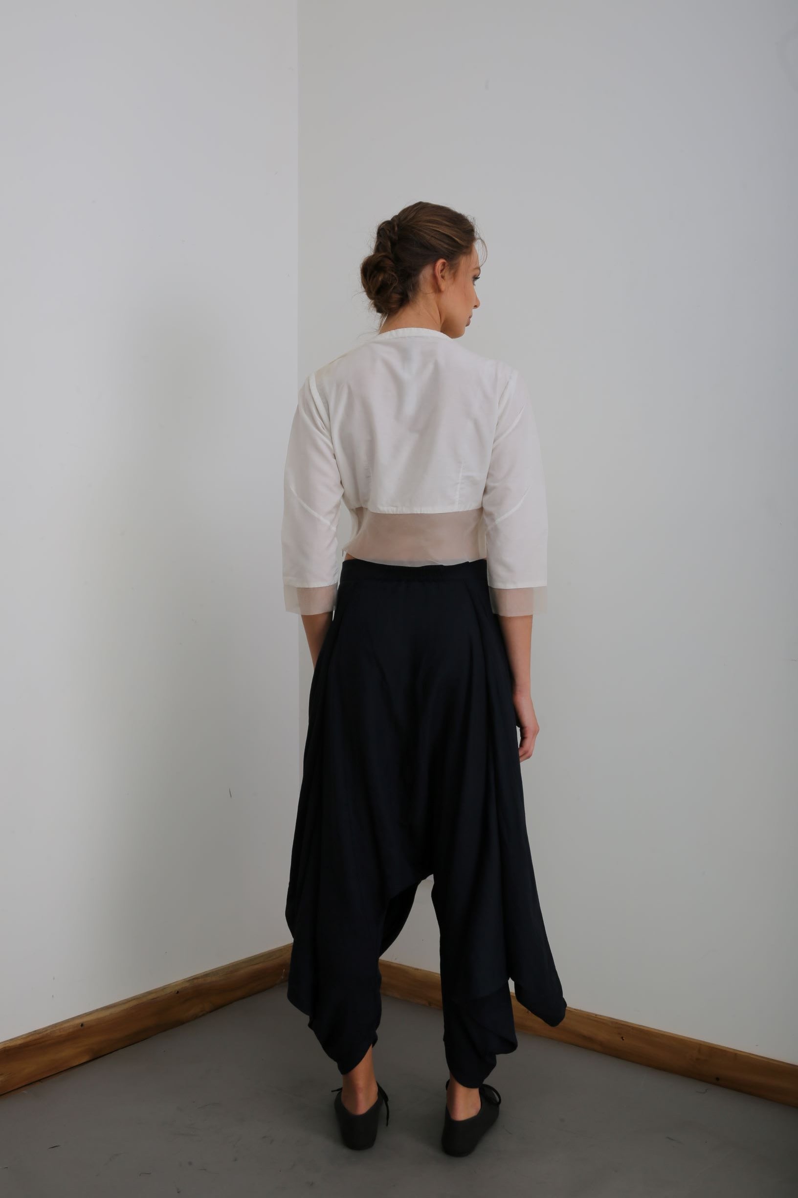 Seek Crop Top-Antar-Agni