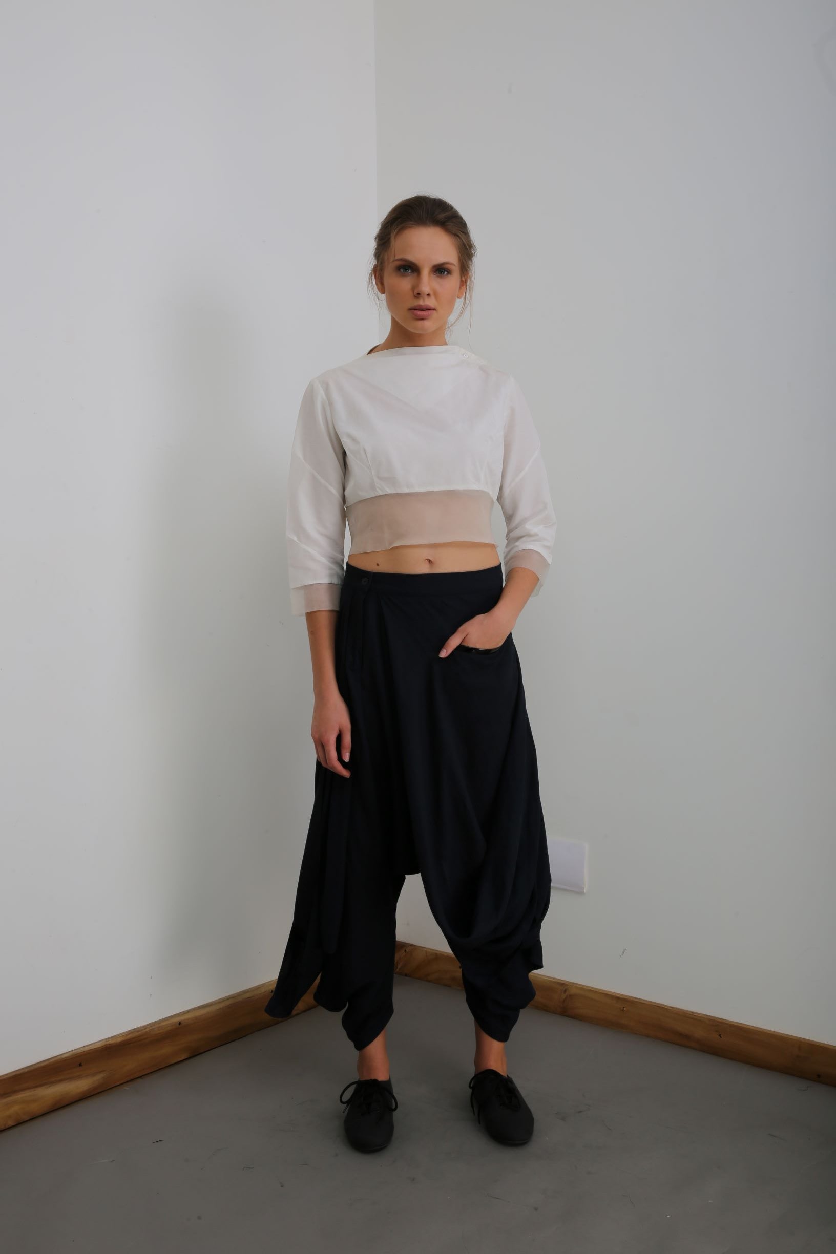 Seek Crop Top-Antar-Agni